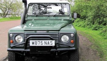 land rover defender 90 td5