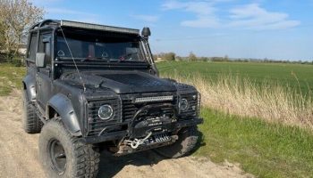 Land Rover  Defender 90 200tdi massive spec off roader.  Raptor black
