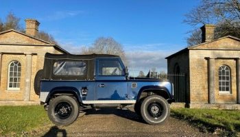 land rover defender 90 V8