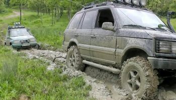 Range Rover vs Suzuki Vitara **Extreme OFF ROAD Challenge**