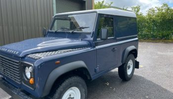 Land Rover Defender 90 puma