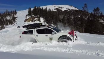 Land Rover Discovery 3.9 V8 vs Mitsubishi L200   Snow OFF ROAD @TURKIYE