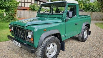 2004 LAND ROVER DEFENDER 90 TD5 PICKUP BELIZE GREEN