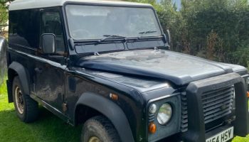 Land Rover defender 90 2004 td5 black